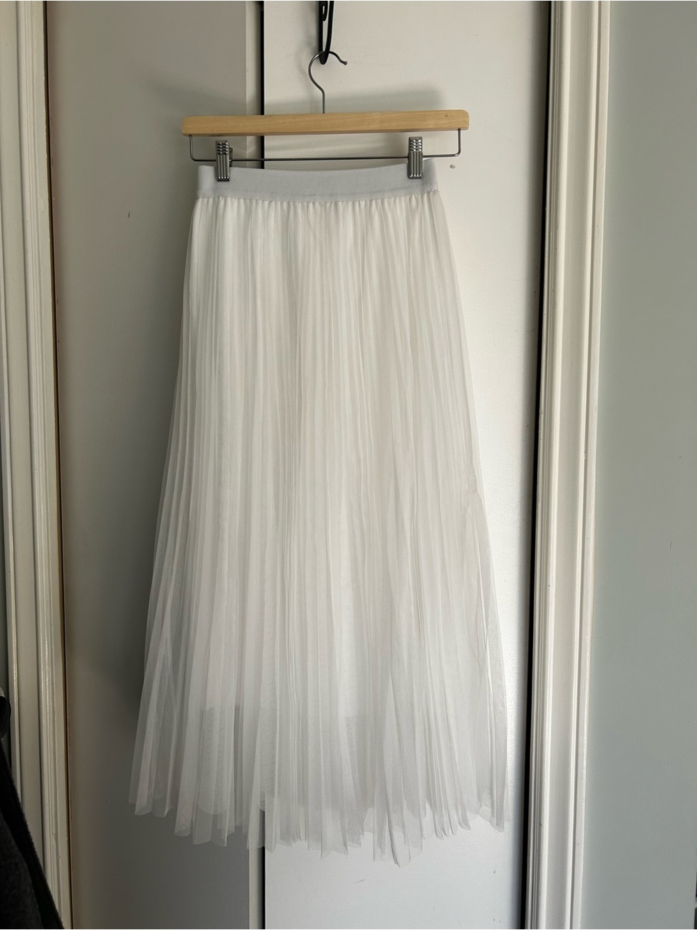 Women's White Maxi Pleated Tulle Skirt